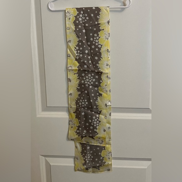 Thirty-One scarf - Picture 2 of 4